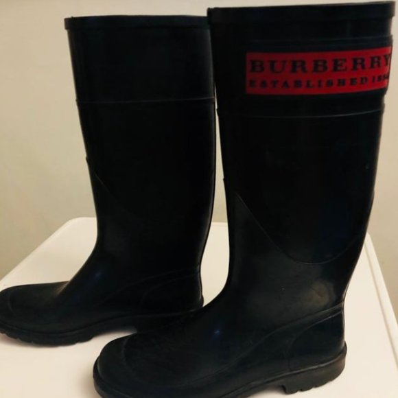 ⭐Host Pick⭐BURBERRY black rubber boots - Picture 2 of 3
